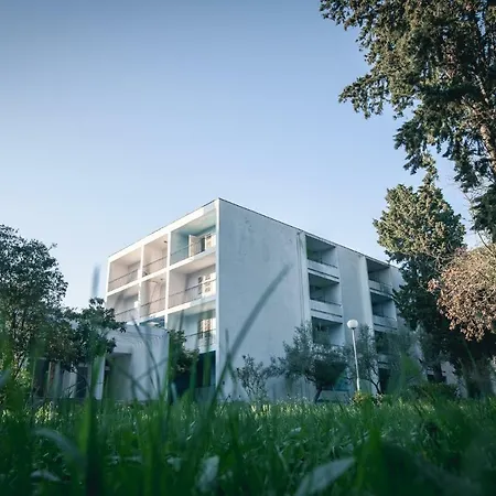 Flora And Madera Hotel