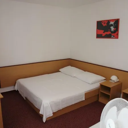 Flora And Madera Hotel 3*